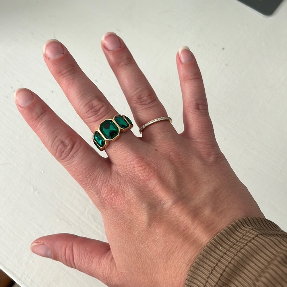 New Emerald gold ring